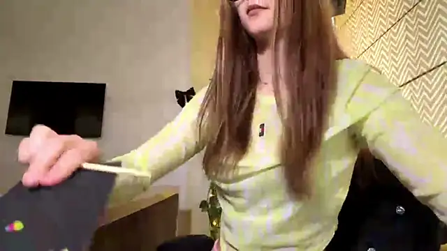 AvrilGillig online show from 06.16.26