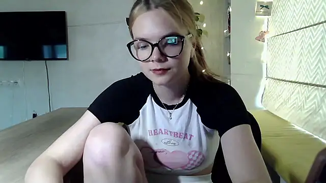 AvrilGillig online show from 06.21.26