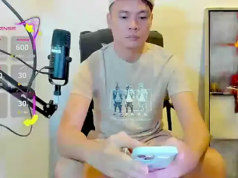 Snapshot of clarkdangerous chatting on 06.12.26 clarkdangerous online show from 06.12.26