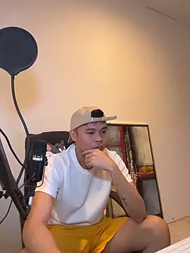 Snapshot of clarkdangerous chatting on 06.18.26 clarkdangerous online show from 06.18.26
