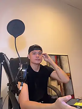 Snapshot of clarkdangerous chatting on 06.19.26 clarkdangerous online show from 06.19.26