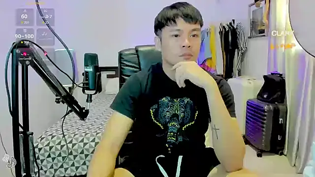 Snapshot of clarkdangerous chatting on 06.28.26 clarkdangerous online show from 06.28.26