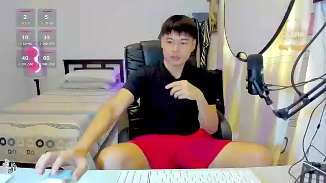 Snapshot of clarkdangerous chatting on 07.13.26 clarkdangerous online show from 07.13.26