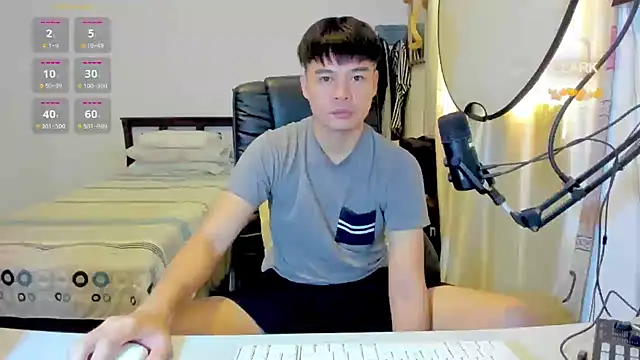Snapshot of clarkdangerous chatting on 07.14.26 clarkdangerous online show from 07.14.26