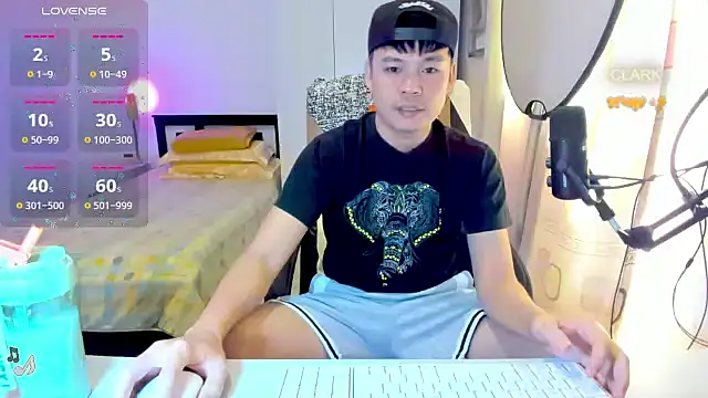 Snapshot of clarkdangerous chatting on 07.24.26 clarkdangerous online show from 07.24.26