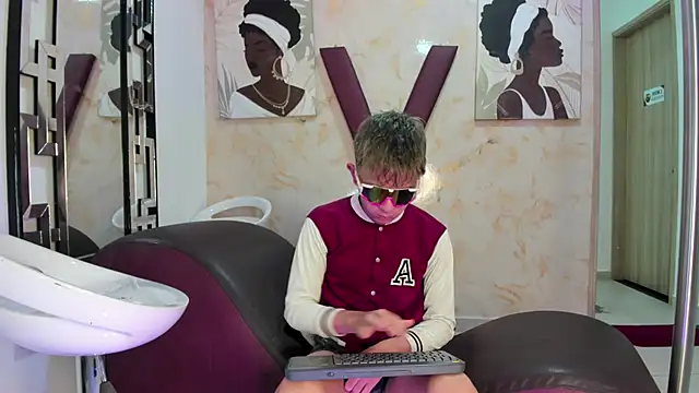 BLACK AND WHITET online show from 06.20.26