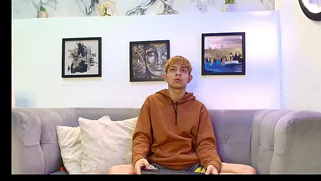 BLACK AND WHITET online show from 07.12.26