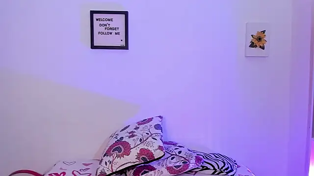 Snapshot of LauraToro_ chatting on 07.17.26 LauraToro online show from 07.17.26