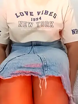 Snapshot of officequeen chatting on 07.16.26 officequeen online show from 07.16.26