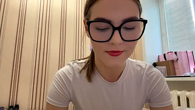 MiaWonderind online show from 06.25.26