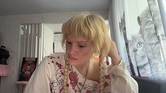 FreedaDeloach online show from 07.04.26