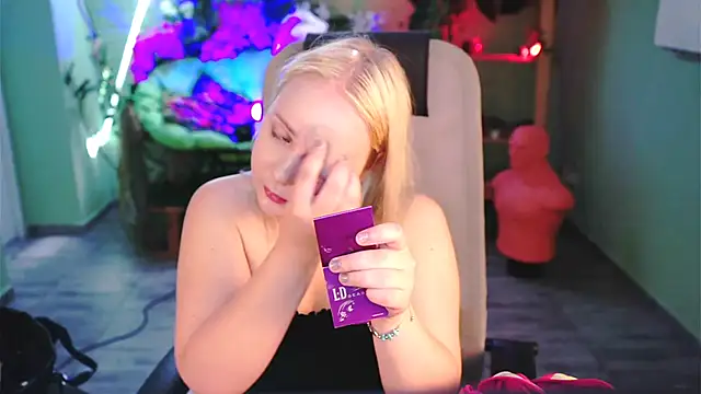 Snapshot of stellawatts chatting on 06.20.26 stellawatts online show from 06.20.26