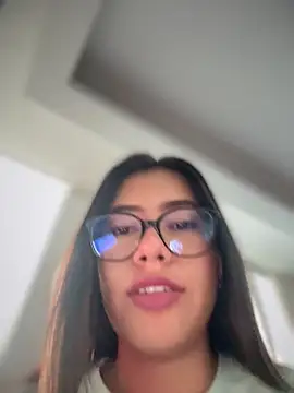 Snapshot of Saracalderon chatting on 06.16.26 Saracalderon online show from 06.16.26