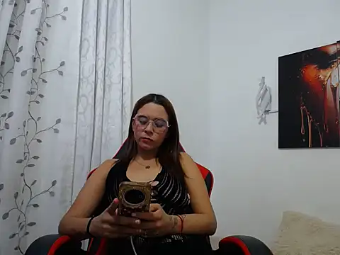 Snapshot of zelleste chatting on 06.15.26 zelleste online show from 06.15.26