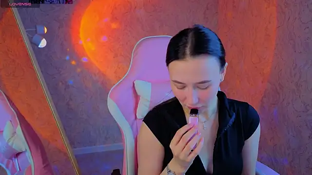  Kiki angelll  online show from 06.21.26