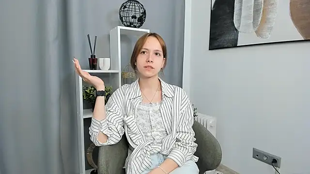 Snapshot of AlexaPlavnik chatting on 06.20.26 AlexaPlavnik online show from 06.20.26