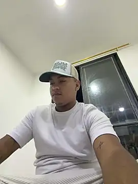 Snapshot of andrewss_boy chatting on 06.16.26 andrewss boy online show from 06.16.26