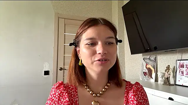 Snapshot of Karolinefrog chatting on 06.17.26 Karolinefrog online show from 06.17.26