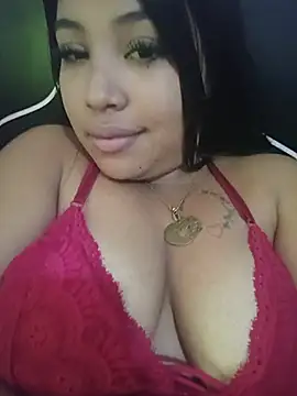 Snapshot of Bella_cross_v chatting on 06.20.26 Bella cross v online show from 06.20.26