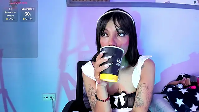 Saki Akanne online show from 07.31.26