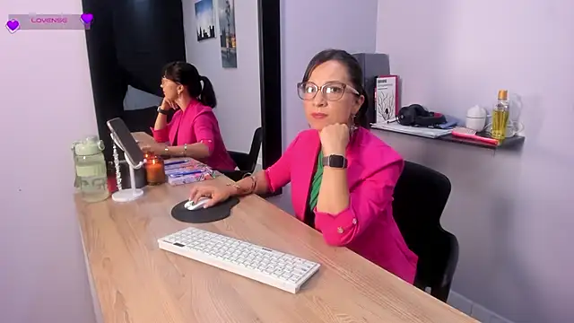 Snapshot of Greta_Borbon_ chatting on 07.10.26 Greta Borbon online show from 07.10.26