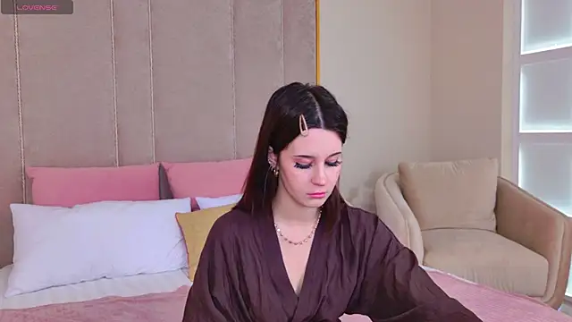 Snapshot of SelenaAlmond chatting on 06.20.26 SelenaAlmond online show from 06.20.26