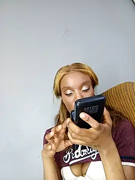 SkinnykeehXO online show from 06.19.26