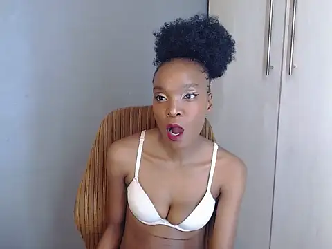 SkinnykeehXO online show from 06.21.26