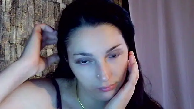 Snapshot of Ellara- chatting on 06.21.26 Ellara- online show from 06.21.26