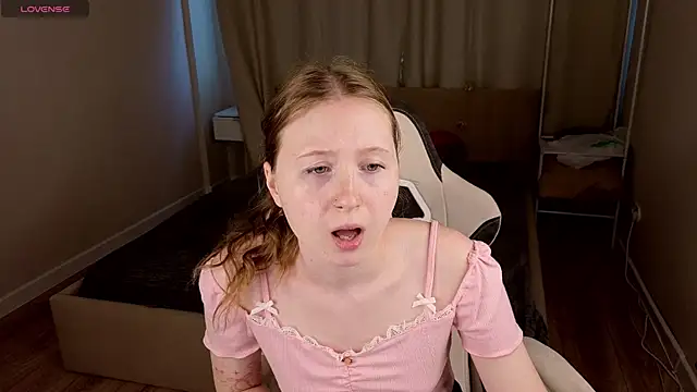 Snapshot of LiliTiny chatting on 07.16.26 LiliTiny online show from 07.16.26