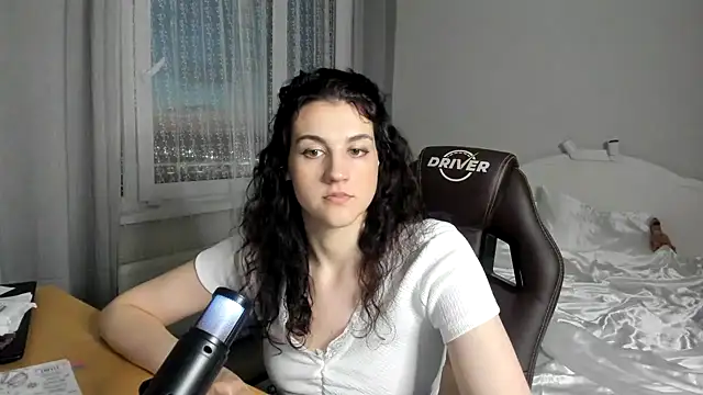 Snapshot of Avelinatt chatting on 07.16.26 Avelinatt online show from 07.16.26