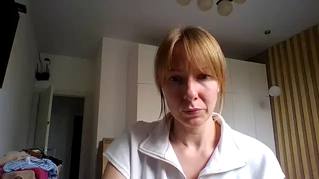 Snapshot of Deloriada chatting on 07.22.26 Deloriada online show from 07.22.26