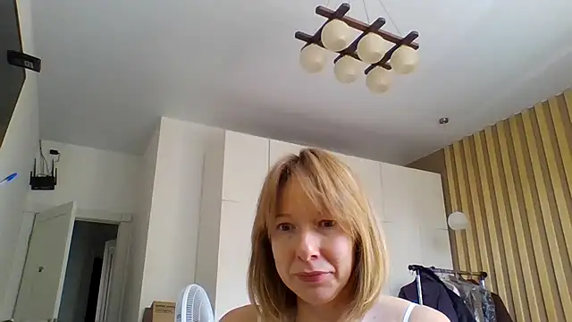 Snapshot of Deloriada chatting on 07.28.26 Deloriada online show from 07.28.26
