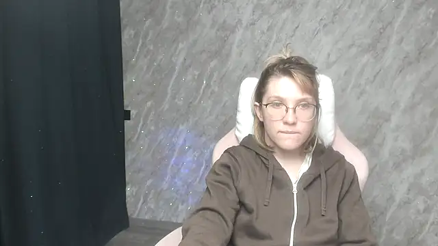 Reginasmilee online show from 01.23.25