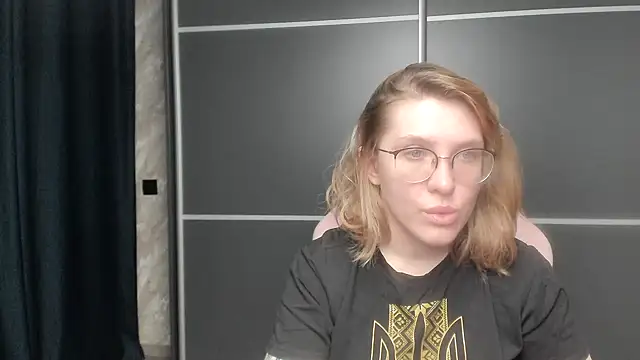 Reginasmilee online show from 01.24.25