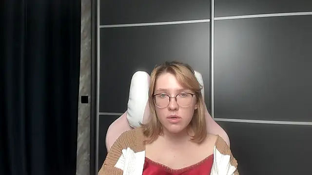 Reginasmilee online show from 01.25.25