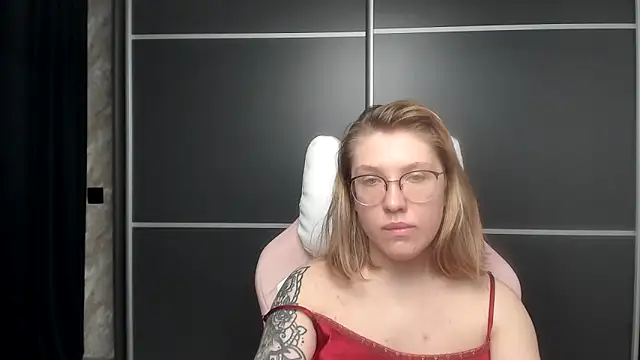 Reginasmilee online show from 01.27.25