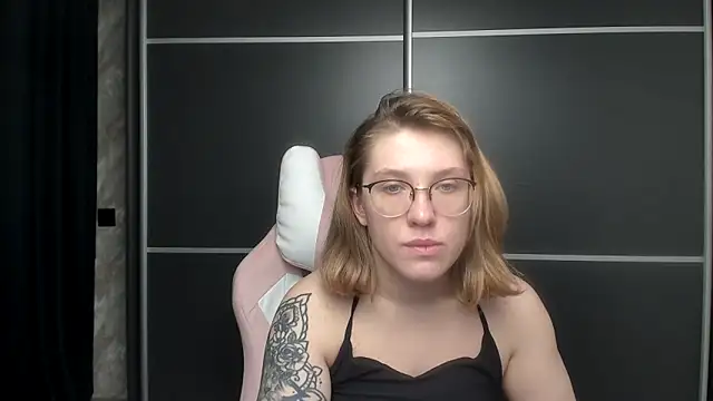 Reginasmilee online show from 01.27.25