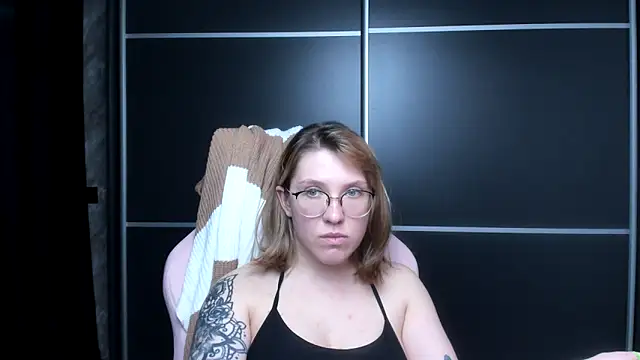 Reginasmilee online show from 01.27.25