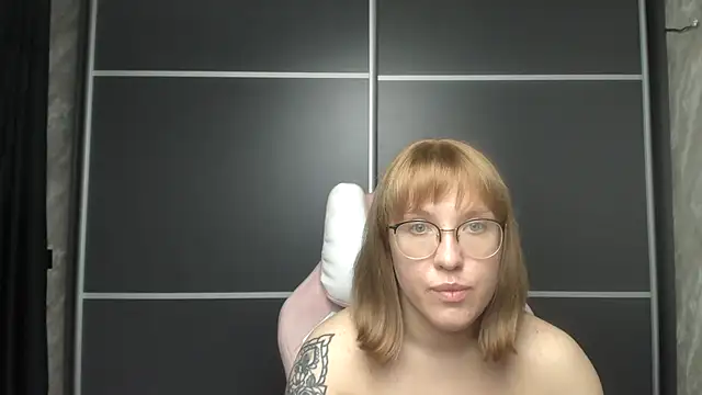 Reginasmilee online show from 01.30.25