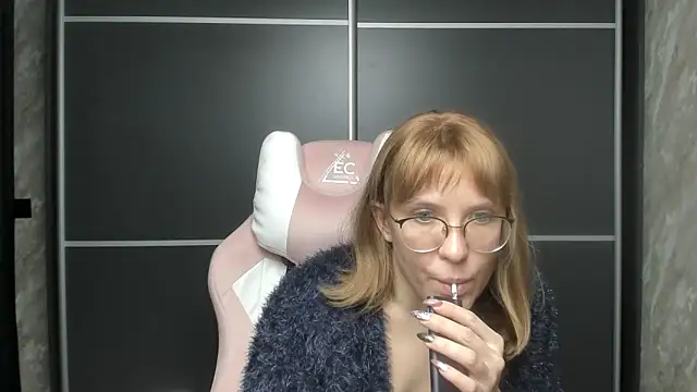 Reginasmilee online show from 01.31.25