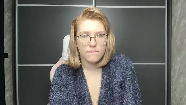 Reginasmilee online show from 02.01.25
