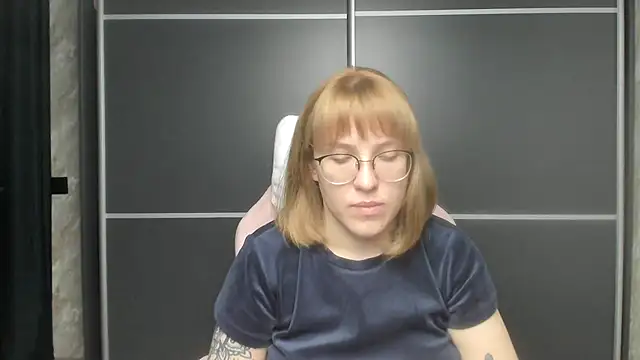 Reginasmilee online show from 02.01.25