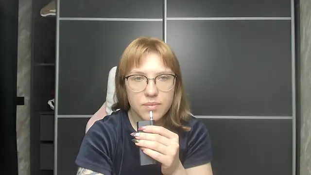 Reginasmilee online show from 02.02.25