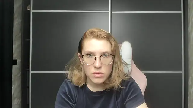 Reginasmilee online show from 02.02.25