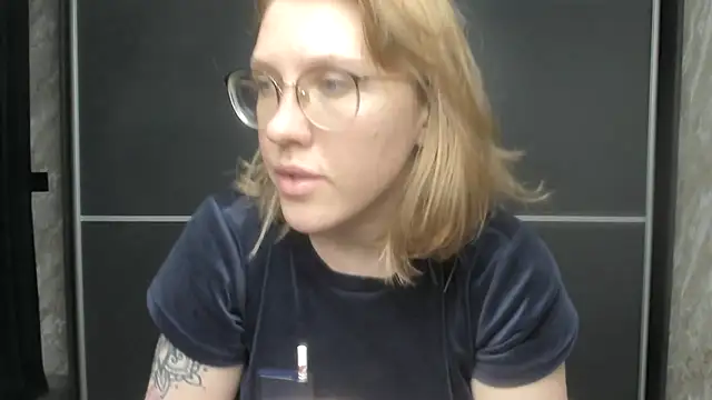 Reginasmilee online show from 02.02.25