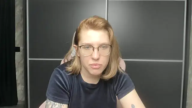 Reginasmilee online show from 02.03.25