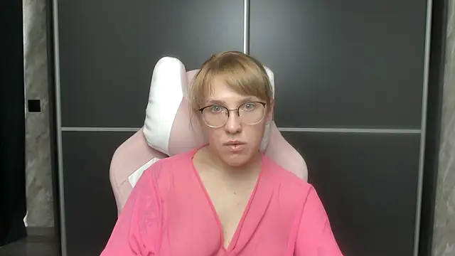Reginasmilee online show from 02.03.25