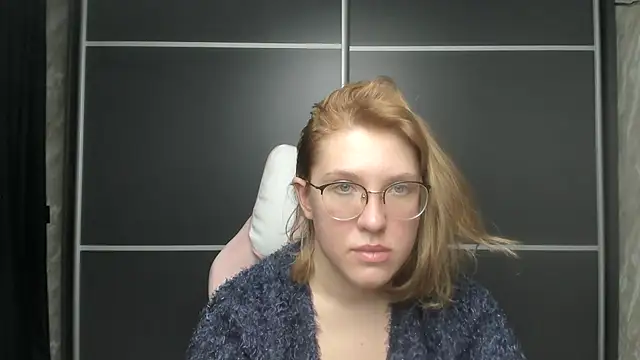 Reginasmilee online show from 02.04.25