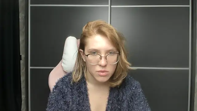 Reginasmilee online show from 02.04.25
